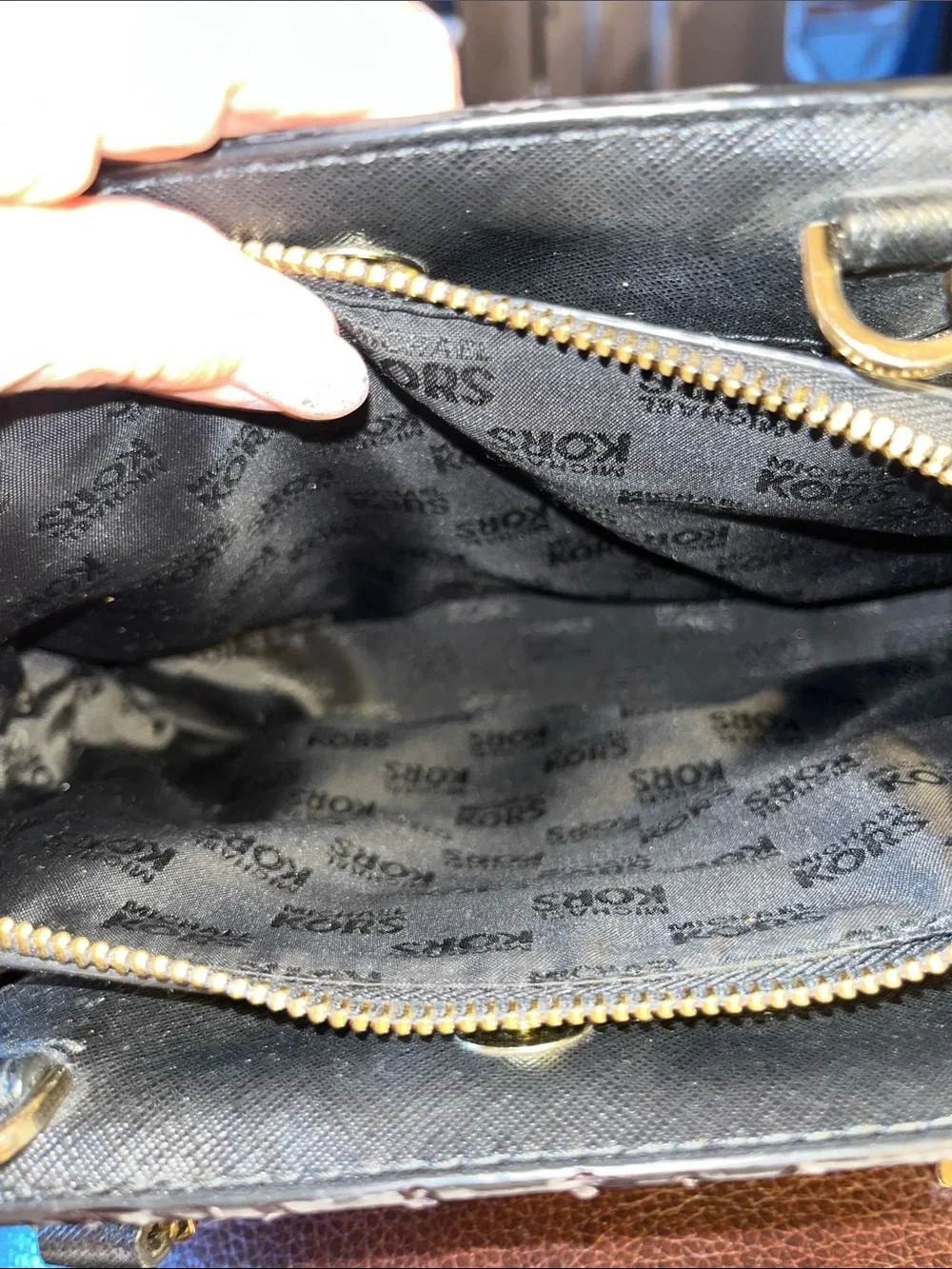 EUC Authentic Michael Kors Small Savannah Handbag.